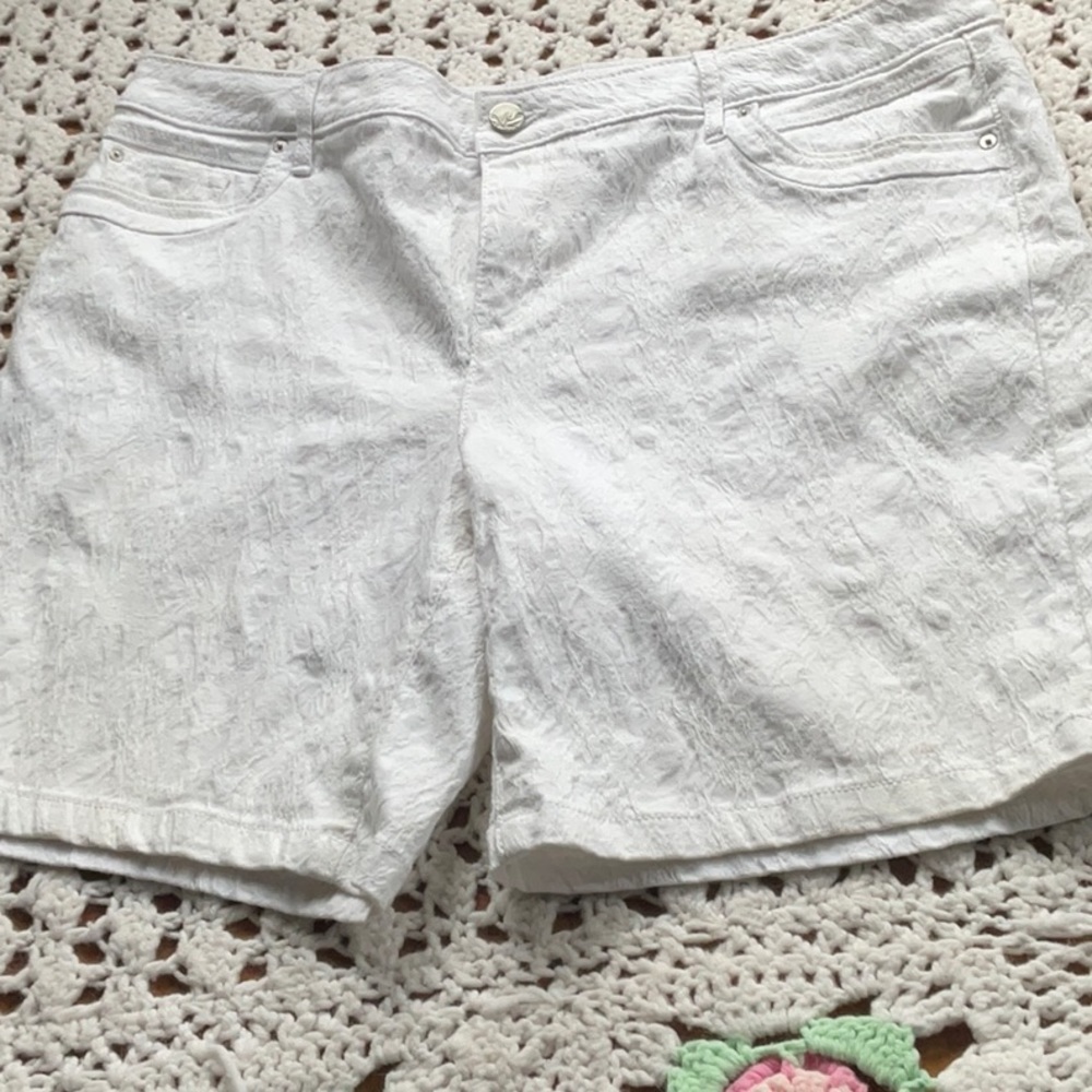 Euc Vera wang white shorts